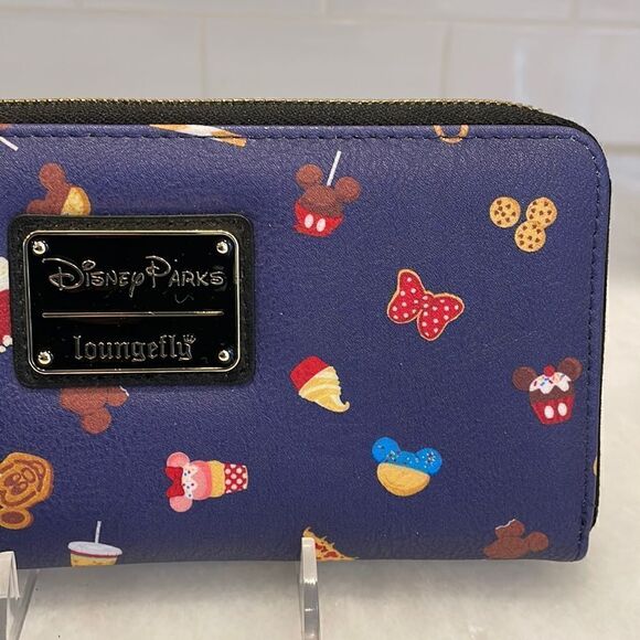 Lounge Fly Wallet Disney Parks NWT Snack Treats Food Zip Continental Wallet HTF - Picture 4 of 17